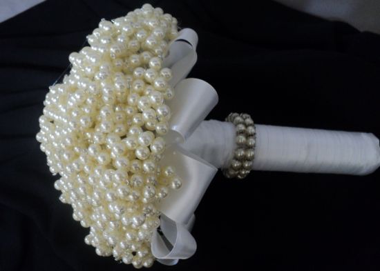 Bouquet-de-Noiva-com-P%C3%A9rolas-Passo-