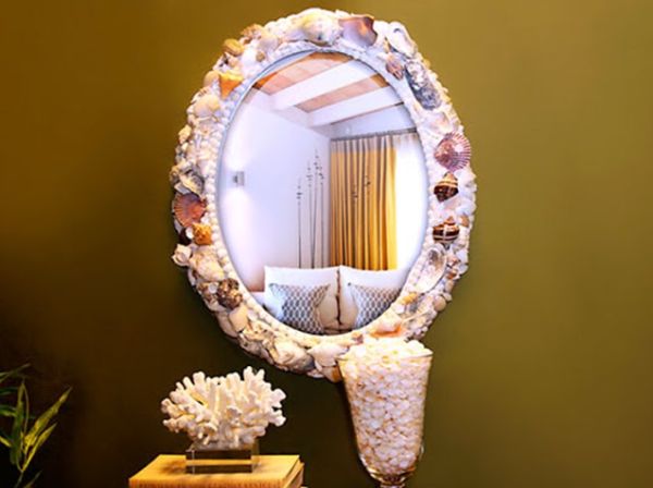 Esta moldura de espelho com conchas é diferente e muito interessante (Foto: chaodegizartesanatos.blogspot.com.br) 