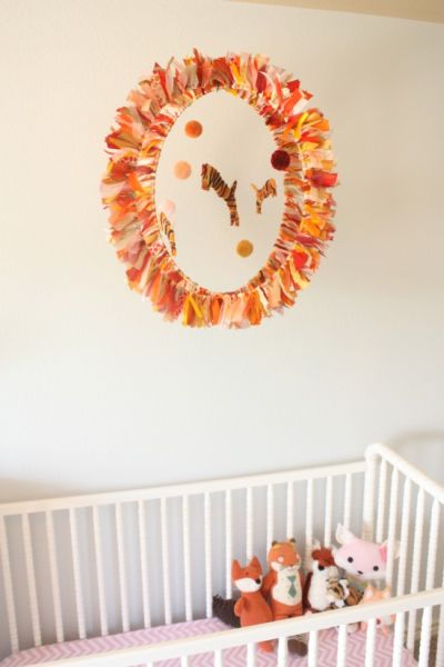 Móbile infantil com fitas e linhas pode ter o estilo que você quiser (Foto: modelbehaviors.com)