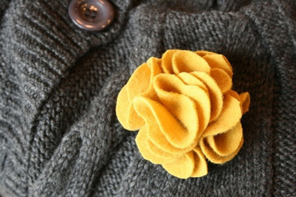 broche com camadas broche com camadas