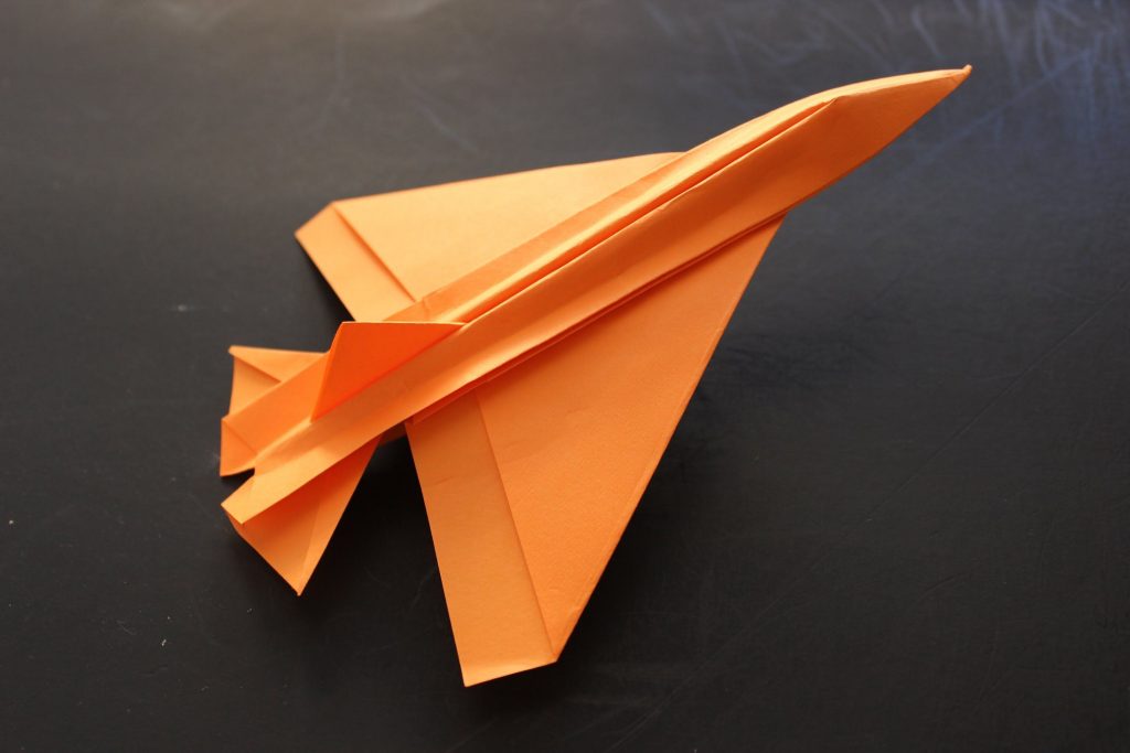 avião de papel dobraduras avião