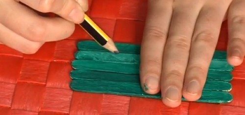 Árvore de Natal feita de palito de picolé passo a passo - Artesanato Passo a Passo! Árvore de Natal feita de palito de picolé passo a passo - Artesanato Passo a Passo!