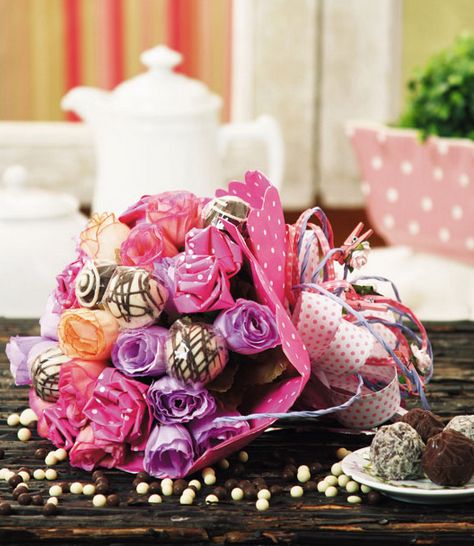 O buquê de chocolate e flores artesanais para dia das mães deixará sua mãe encantada (Foto: Divulgação)