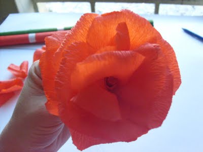 As rosas de papel para dia das mães deixarão seu presente muito mais charmoso (Foto: Divulgação)