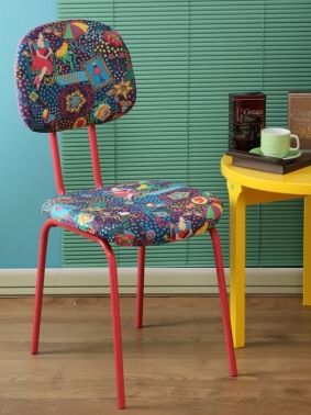 É muito fácil forrar uma cadeira, por isso renove a sua decoração (Foto: Divulgação) 