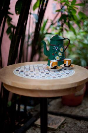 Esta mesa com mosaico deixará suas refeições muito mais sofisticadas, mesmo um lanche da tarde ou café da manhã (Foto: Divulgação)