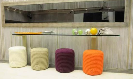 Este pufe de crochê é muito fácil de ser feito e renovará o visual de seu lar (Foto: Divulgação)