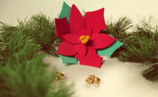 Estas flores de Natal em EVA podem ser incorporadas em qualquer canto da decoração natalina de seu lar (Foto: Divulgação)