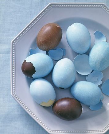 Este ovo de Páscoa na casca de ovo é muito fácil de ser feito, mesmo parecendo o contrário (Foto: Divulgação)