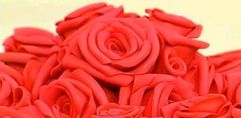 Estas rosas de EVA para dia das mães são sofisticadas, mas muito fáceis de serem confeccionadas (Foto: Divulgação) 