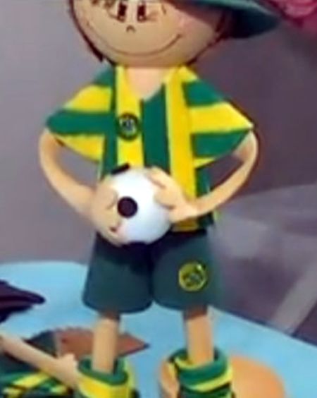 Faça este boneco da Copa em EVA e encante a todos, além de poder aumentar a sua renda (Foto: Divulgação)