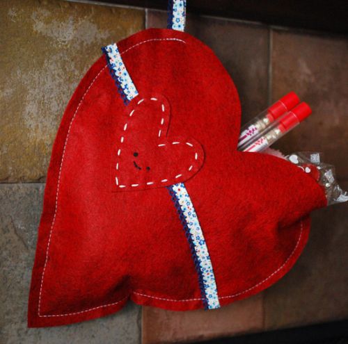 Esta sacola em forma de coração é muito fácil de ser feita e encanta a quem vê (Foto: Divulgação)