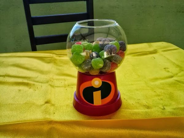 Este baleiro para festa infantil pode ser incorporado em qualquer tema de festa, apenas adéque as cores do baleiro às cores da decoração da festa (Foto: ehojevaiserumafesta.com)