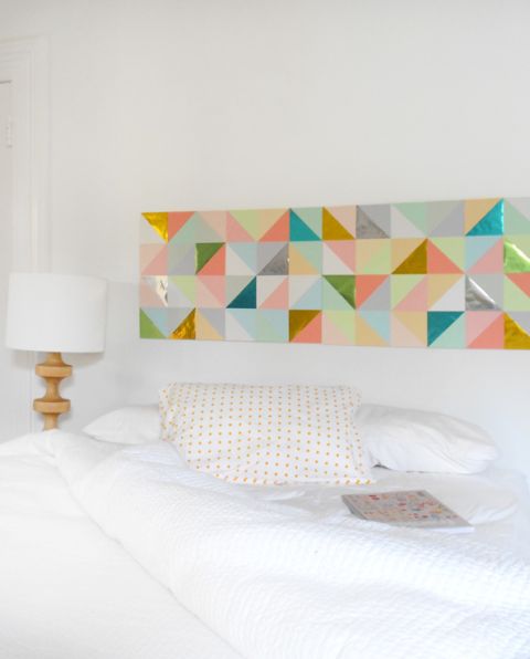 Este painel de papel patchwork pode ser aplicado em qualquer parte de seu lar e não somente como cabeceira da cama (Foto: crafts.tutsplus.com)