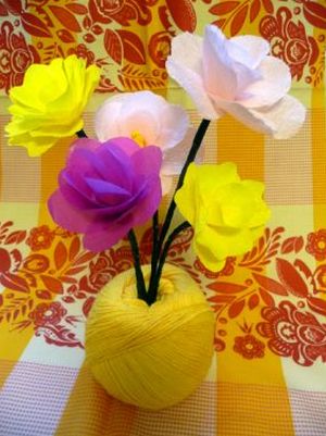 Seu ambiente vai adorar e ficar mais bonito com este diferente arranjo de flores de papel (Foto: craftstylish.com) 