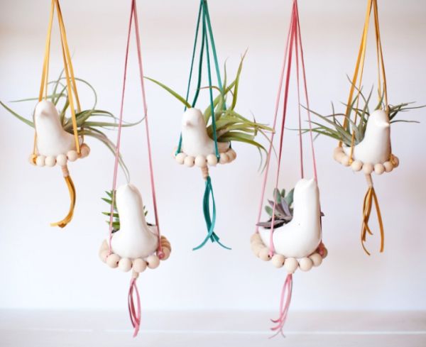 Suporte para plantas vertical deixa o seu jardim mais delicado (Foto: thislittlestreet.com) 