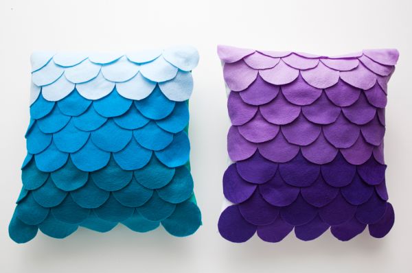 Capa de almofada em feltro sem costura é fácil de ser feita e muito linda (Foto: brit.co) 