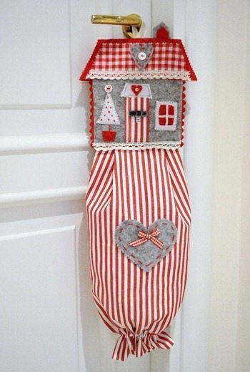 Puxa-saco em formato de casinha pode também ser uma fonte de renda extra ou um presente criativo (Foto: atelierlavanda.blogspot.com.br) 