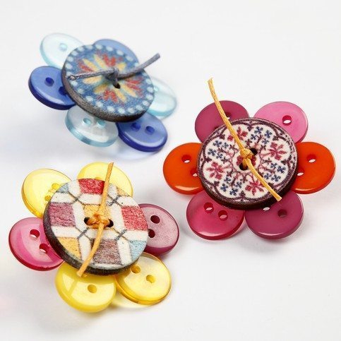 Broche de flor de botões é diferente e fácil de ser feito (Foto: cc-craft.co.uk) 