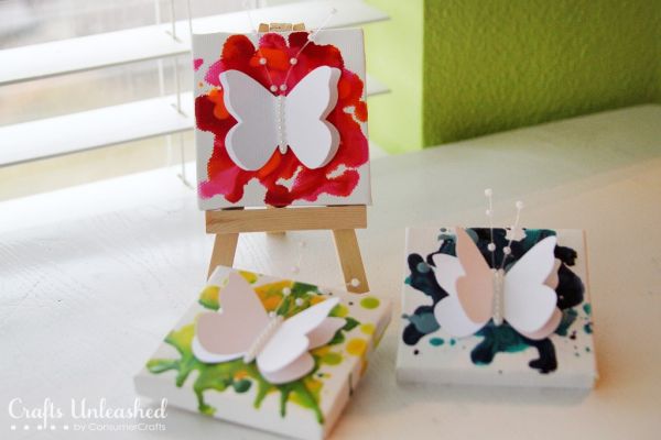 Quadro feito de borboletas de papel pode ter o estilo e cores que você quiser (Foto: craftsunleashed.com) 