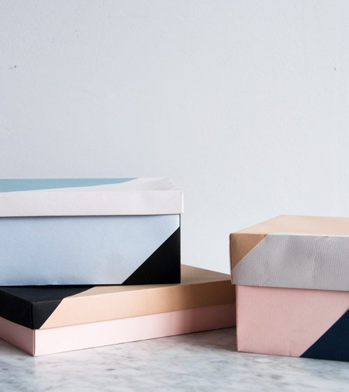 Estas sofisticadas caixas de papel para presente podem ter o tamanho e o formato de sua preferência (Foto: designsponge.com) 