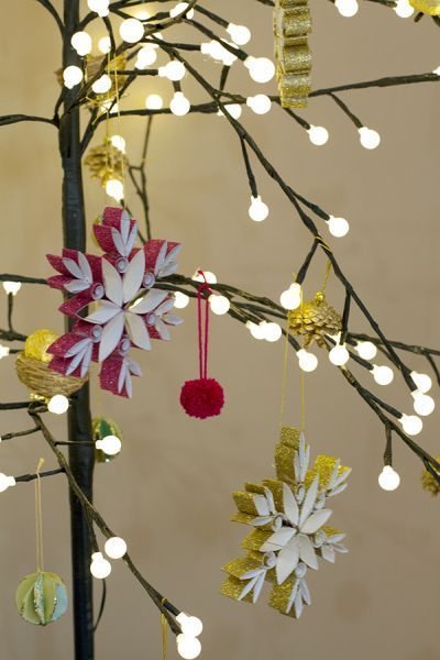 Este enfeite de papel para árvore de Natal pode ter a cor ou a estampa que você desejar (Foto: erynwithay.typepad.com)  