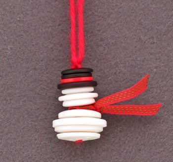 Ideias de Enfeites com Botões para Árvore de Natal - Artesanato Passo a Passo! Ideias de Enfeites com Botões para Árvore de Natal - Artesanato Passo a Passo!