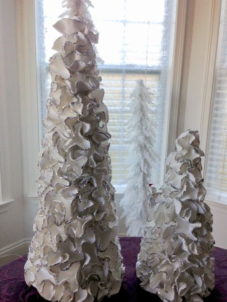 Esta árvore de Natal em cone com EVA é diferente e linda (Foto: plumperfectandme.blogspot.com.br)