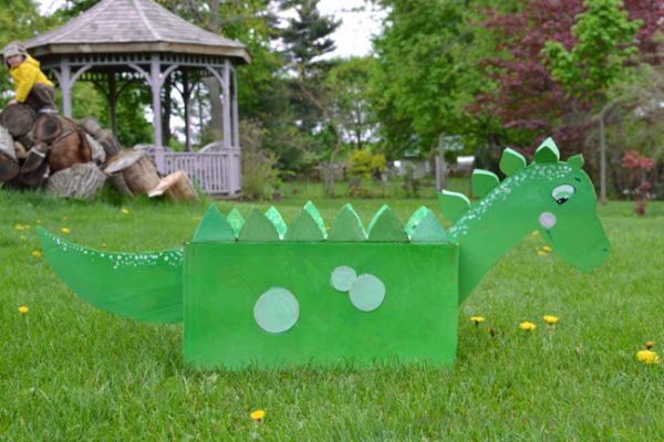 Este dinossauro de caixa de papelão é muito fofo (Foto: adventure-in-a-box.com)