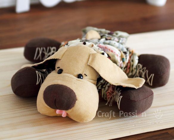 Cachorro de fuxico é também sustentável, pois você pode utilizar retalhos de tecido que iriam para o lixo para fazer os fuxicos (Foto: craftpassion.com)