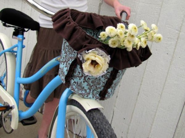 Cestinha de bicicleta em tecido é linda e útil (Foto: lemonsqueezyhome.com)