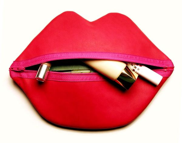 Esta nécessaire divertida, em formato de lábios, é ótima opção para presente também (Foto: handmadiya.com)