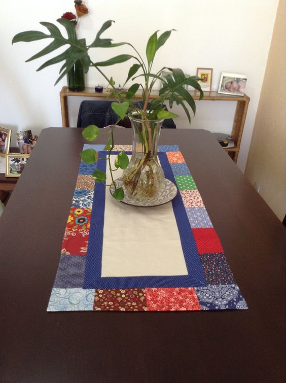 Caminhos de Mesa em Tecido Caminhos de Mesa em Tecido