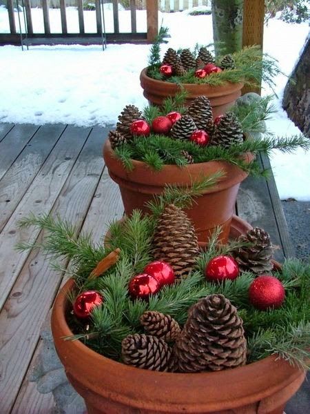 decoração com pinhas natalinas