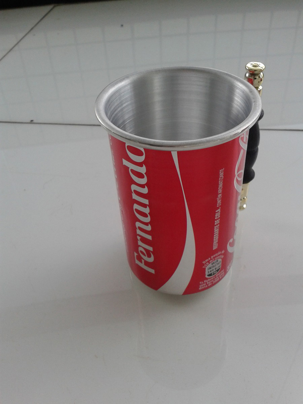 caneca de latinha de refrigerante