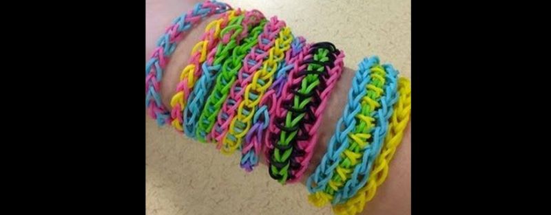 pulseira com elastico colorido