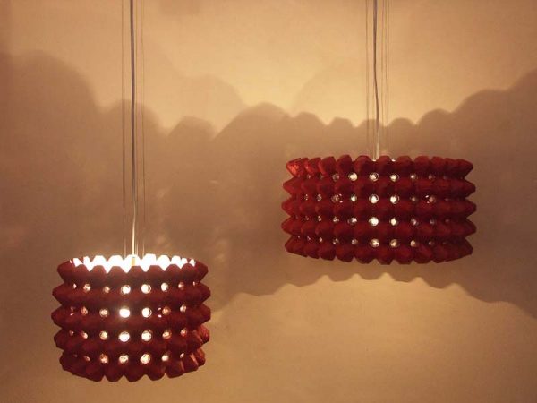 lustre com caixa de ovos