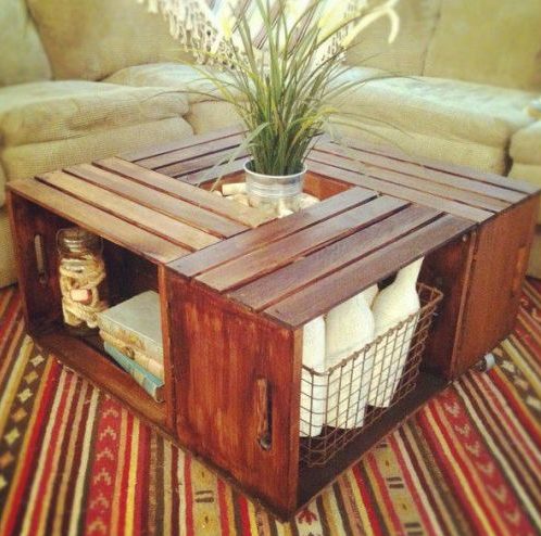 mesa de caixa de madeira com verniz