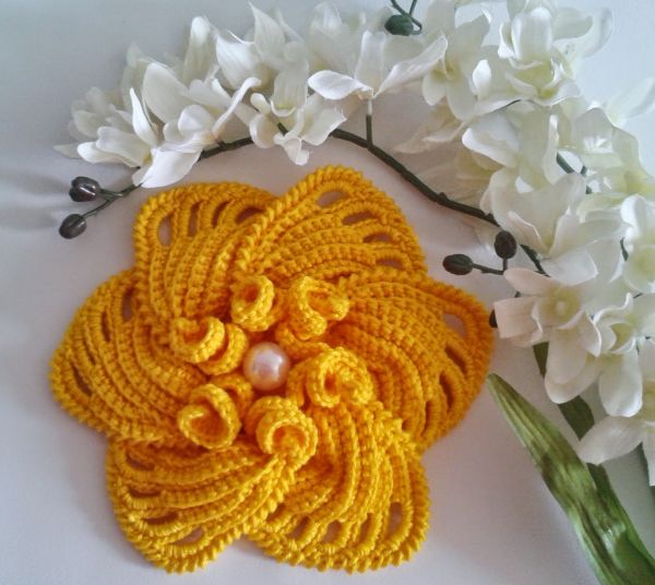 flor de croche com bico