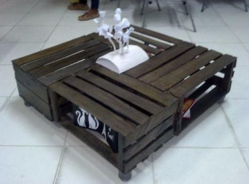 mesa de caixa de madeira escura