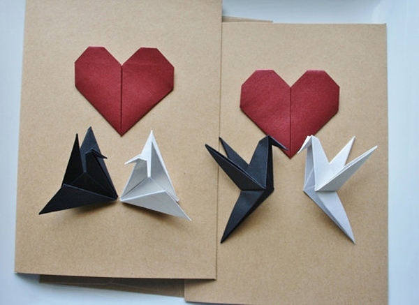origami de coração no cartão