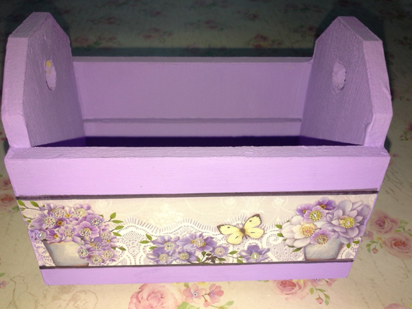caixote de feira com papel caixote de feira com papel