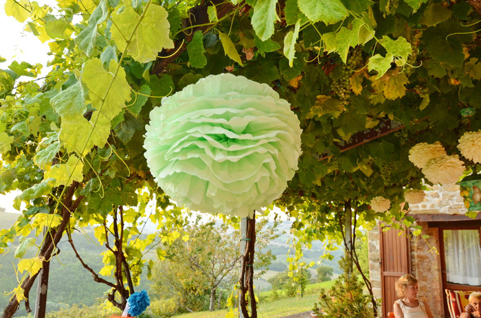 pompom de papel de seda verde