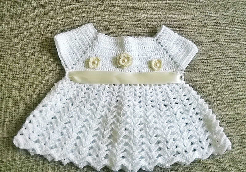 vestido de crochê infantil com flor