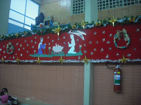 painel escolar de Natal no teto