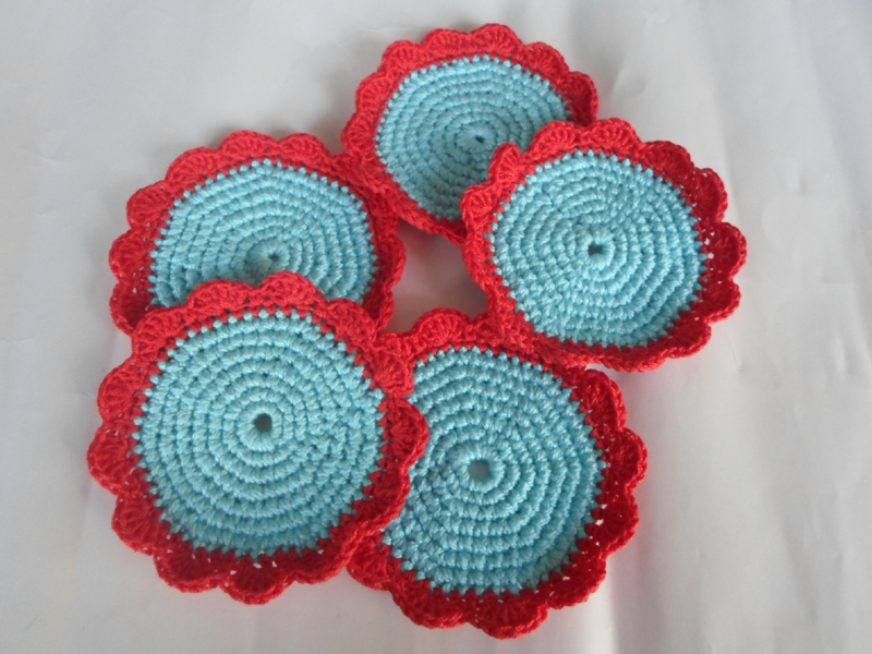 porta copo em crochê com duas cores porta copo em crochê com duas cores