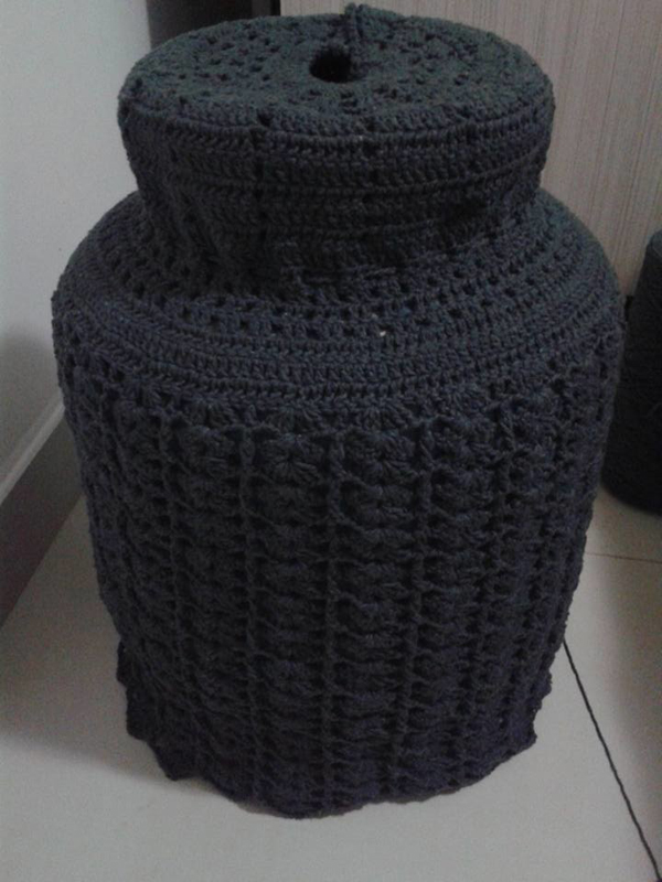 capa de bojão de crochê preta