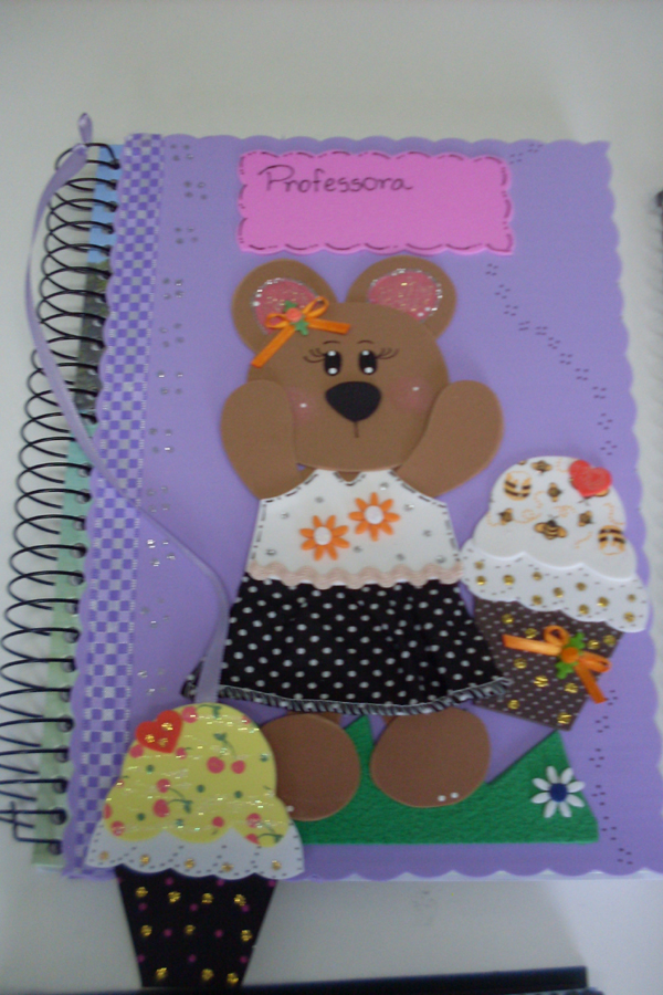 caderno com eva com marcador