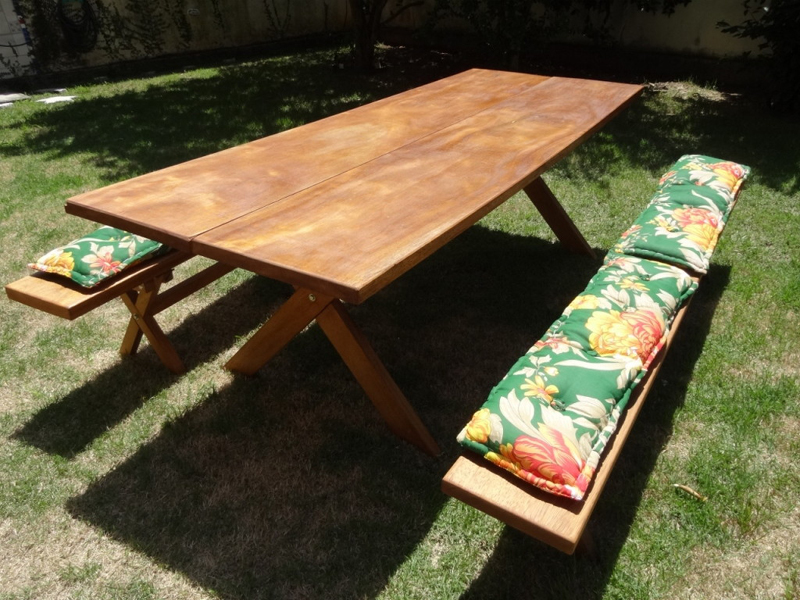 mesa com madeira para jardim