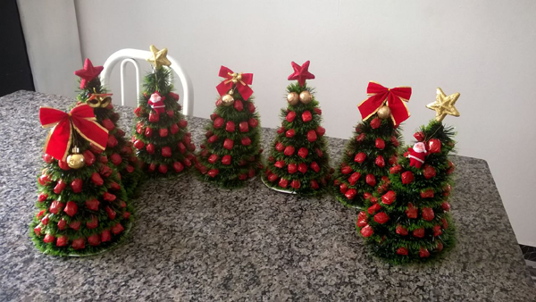 arvore de natal com balas morango